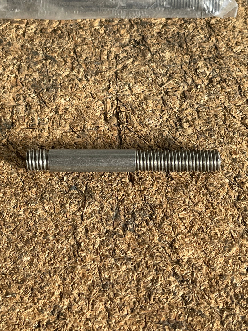 140102A Connector Stud Bolt